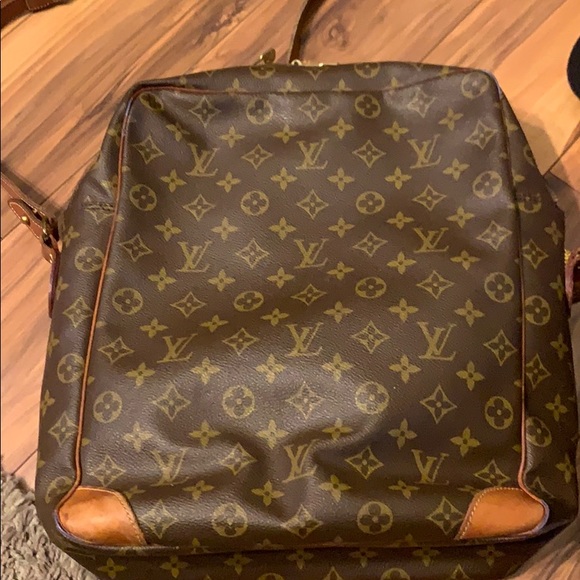 LOUIS VUITTON LARGE DANUBE with Flaws - Picture 2 of 16
